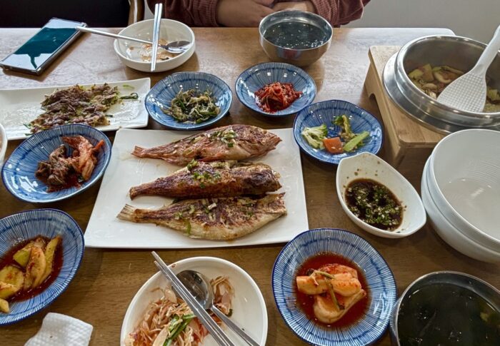 海軍の司令部があった街 トンヨン名物はちみつパン 新鮮な海鮮韓食 – トンヨン旅行③